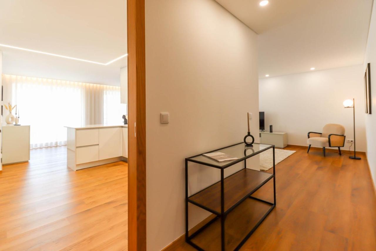 Viana's Heart - Spacious Modern Ap. Near Center Apartment *