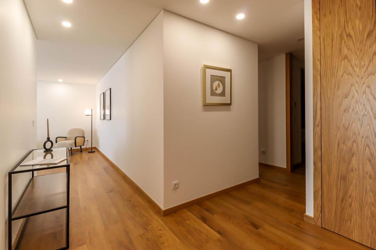 Viana's Heart - Spacious Modern Ap. Near Center Apartment