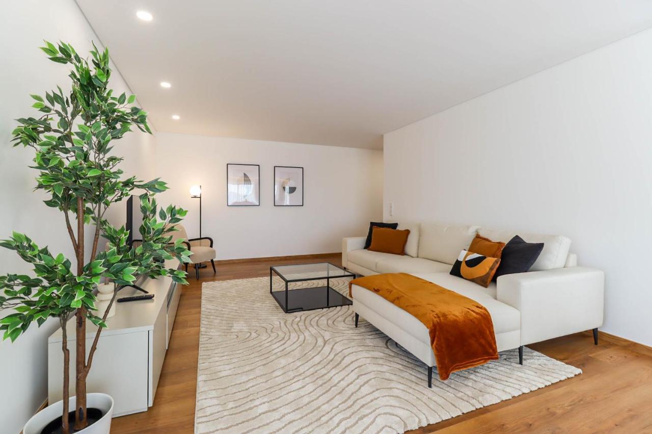 Viana's Heart - Spacious Modern Ap. Near Center